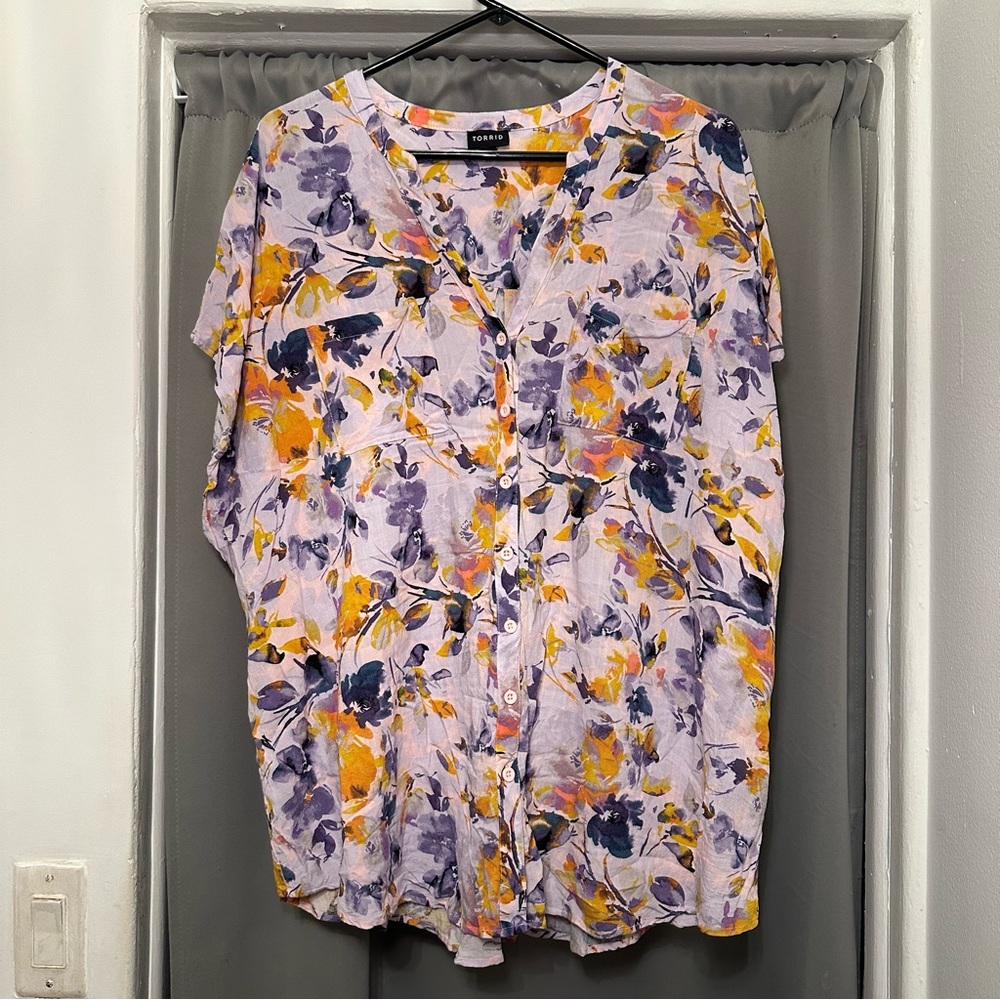 Torrid Floral Button Front Blouse Purple Yellow Short Sleeve Size 3